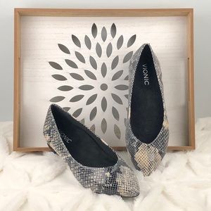 Vionic flat snakeskin pointy toe size 6